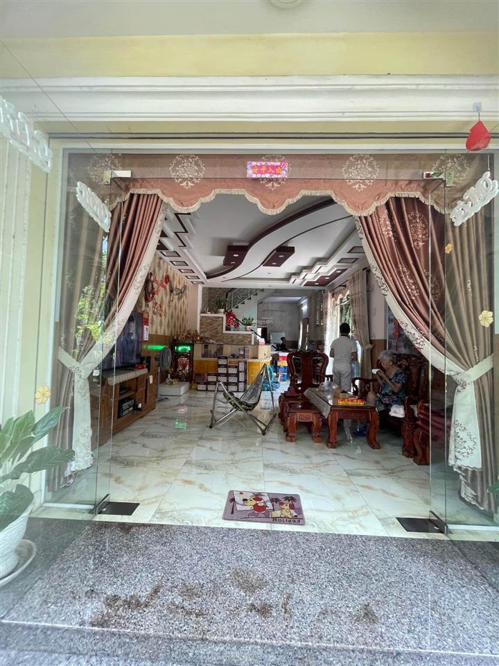 Biệt thự góc 3 tầng  đường 8m 2 bên lề  1/ tô ký  dt 125m2 (5x25) ko cắt lộ giới  giảm bán gấp