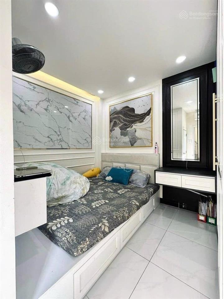 Sát mặt tiền hoàng văn thụ  phú nhuận  5 tầng 3pn  5,5t