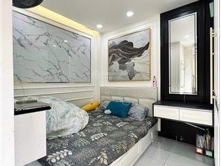 Sát mặt tiền hoàng văn thụ  phú nhuận  5 tầng 3pn  5,5t