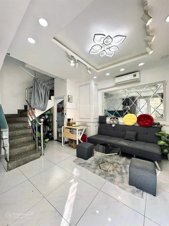 Sát mặt tiền hoàng văn thụ  phú nhuận  5 tầng 3pn  5,5t