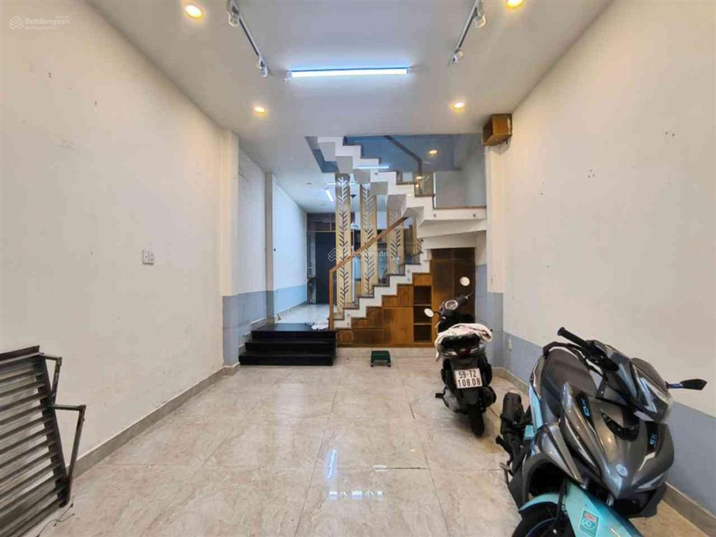 Nguyễn xí  xe hơi vào nhà  hxh tránh thông tứ tung  cho thuê 13,5 triệu/th  8,9 tỷ