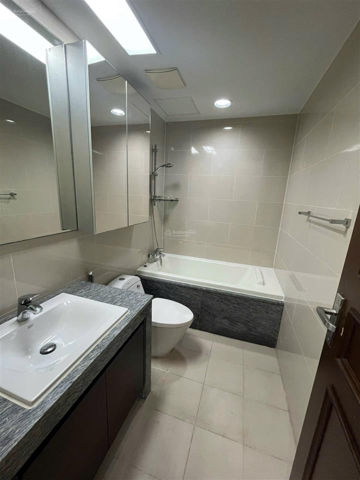 Chủ nhà giảm sâu còn 23,5 tỷ căn 100m đẹp mê ly đối diện cụm chung cư sẵn khách thuê ~ 20 triệu