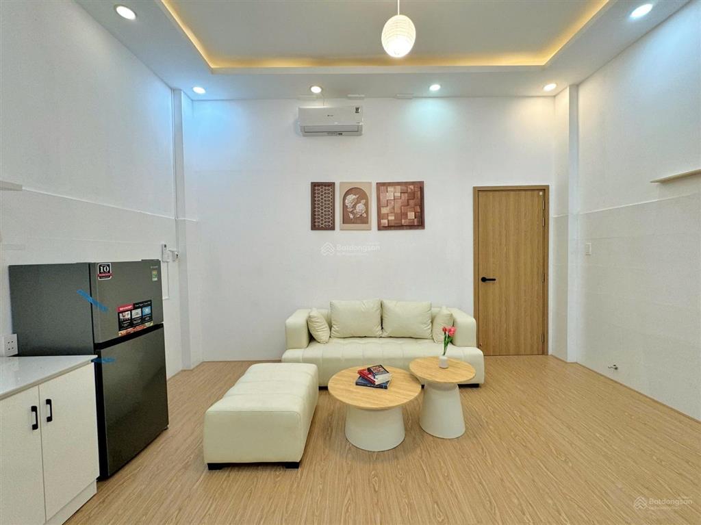 Cho thuê căn hộ dạng 1pn tách bếp, có sân sau, đầy đủ nội thất, rộng rãi