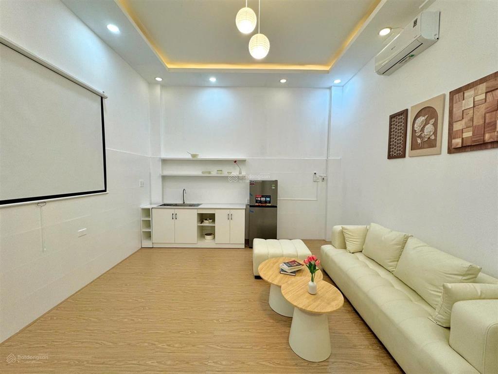 Cho thuê căn hộ dạng 1pn tách bếp, có sân sau, đầy đủ nội thất, rộng rãi