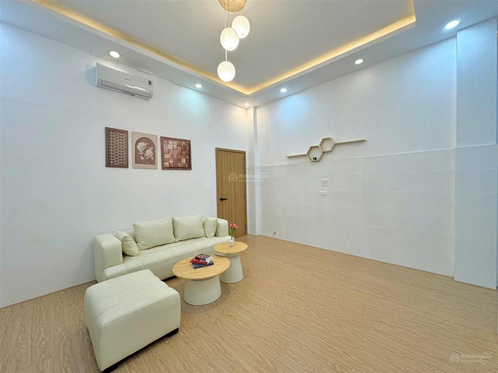 Cho thuê căn hộ dạng 1pn tách bếp, có sân sau, đầy đủ nội thất, rộng rãi