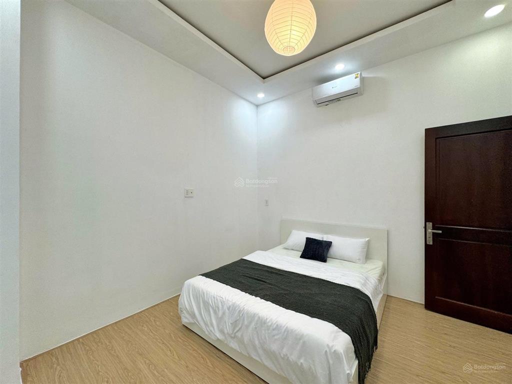 Cho thuê căn hộ dạng 1pn tách bếp, có sân sau, đầy đủ nội thất, rộng rãi