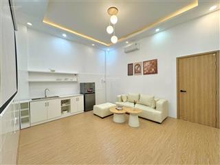 Cho thuê căn hộ dạng 1pn tách bếp, có sân sau, đầy đủ nội thất, rộng rãi