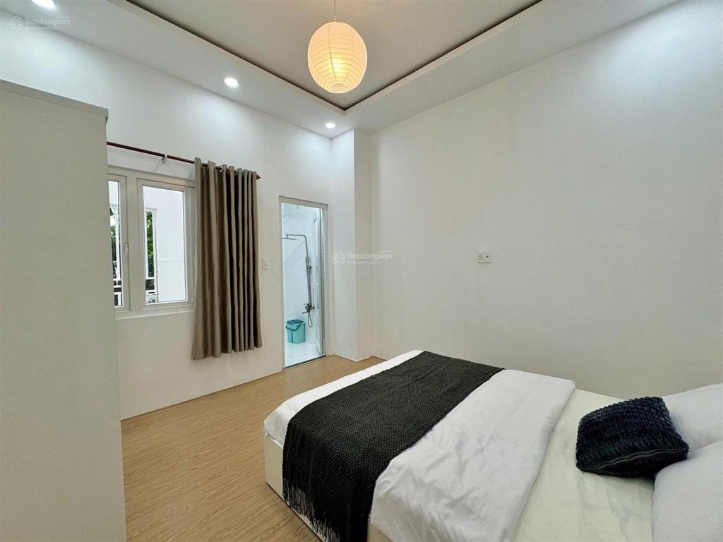 Cho thuê căn hộ dạng 1pn tách bếp, có sân sau, đầy đủ nội thất, rộng rãi