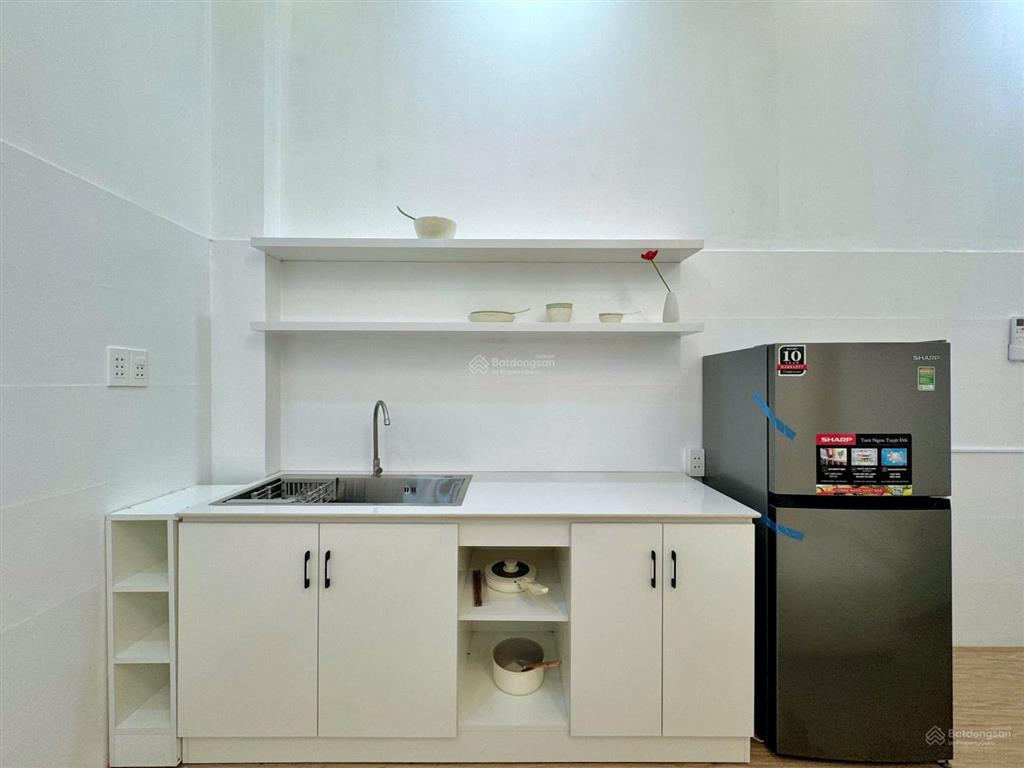 Cho thuê căn hộ dạng 1pn tách bếp, có sân sau, đầy đủ nội thất, rộng rãi