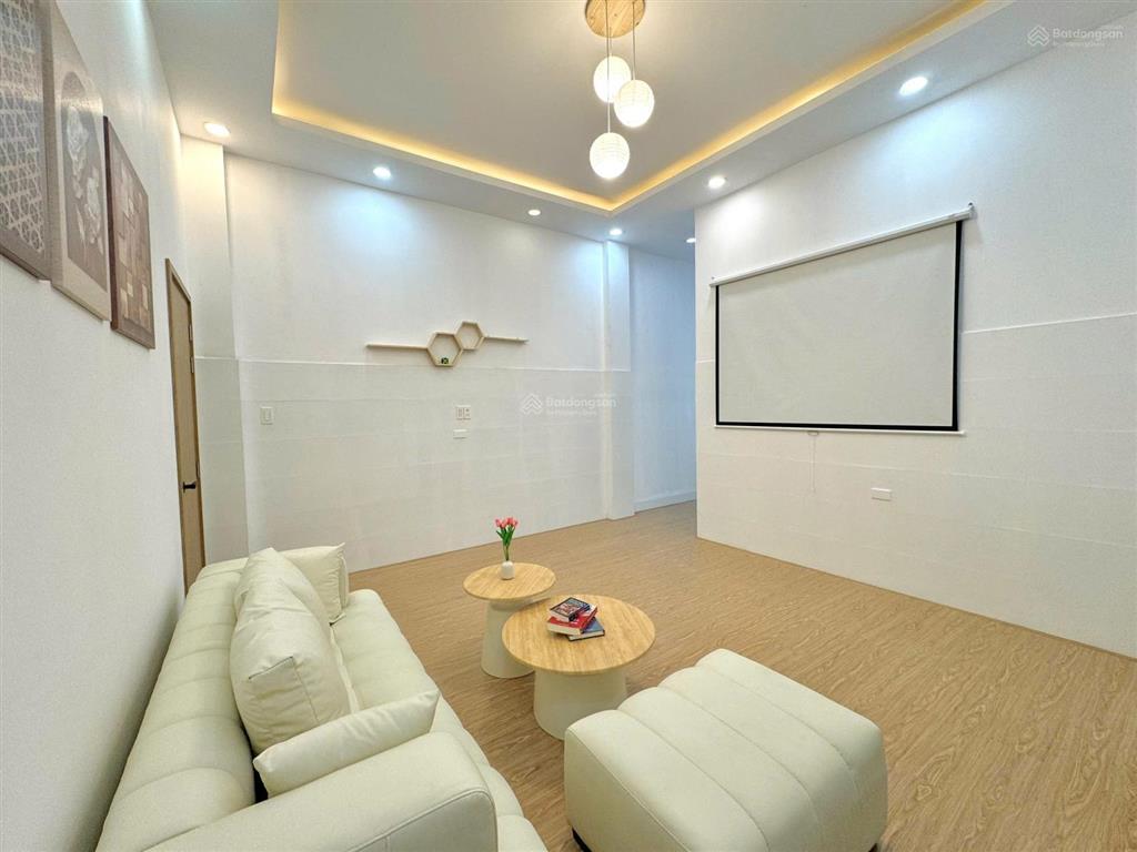 Cho thuê căn hộ dạng 1pn tách bếp, có sân sau, đầy đủ nội thất, rộng rãi