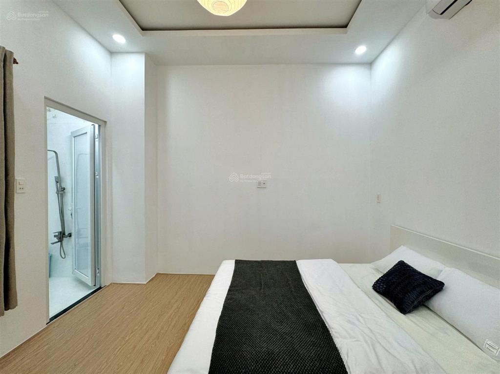 Cho thuê căn hộ dạng 1pn tách bếp, có sân sau, đầy đủ nội thất, rộng rãi