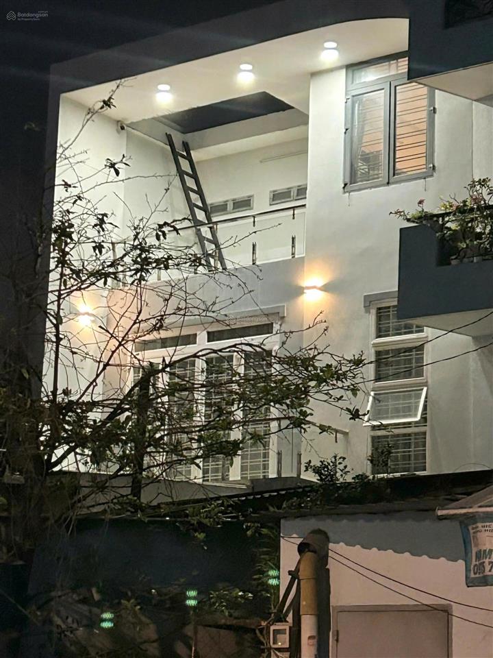 Chỉ 19,5 tỷ  mặt phố gò vấp đường 2 làn, vỉa hè, dt 146m2, kd đa hệ, xây chdv