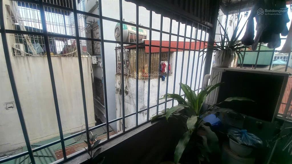 Nhà đẹp dân xây gần phố 33m * 4 tầng ngõ nông thoáng thông sang minh khai sđcc chỉ hơn 6 tỷ