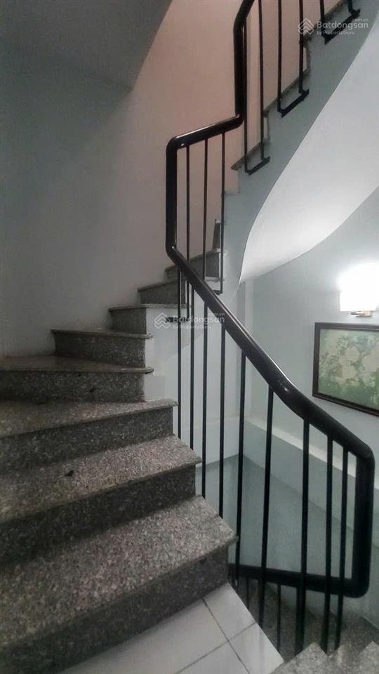 Nhà đẹp dân xây gần phố 33m * 4 tầng ngõ nông thoáng thông sang minh khai sđcc chỉ hơn 6 tỷ