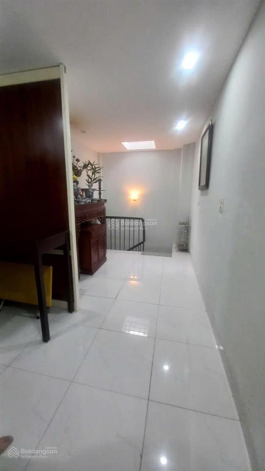 Nhà đẹp dân xây gần phố 33m * 4 tầng ngõ nông thoáng thông sang minh khai sđcc chỉ hơn 6 tỷ