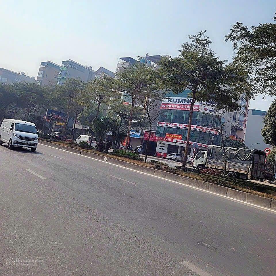 Giảm 2 tỷ, chỉ 68 tỷ, dt 200m2, mt 8m, liền kề mặt đường lê trọng tấn, hà đông, cạnh tòa chung cư