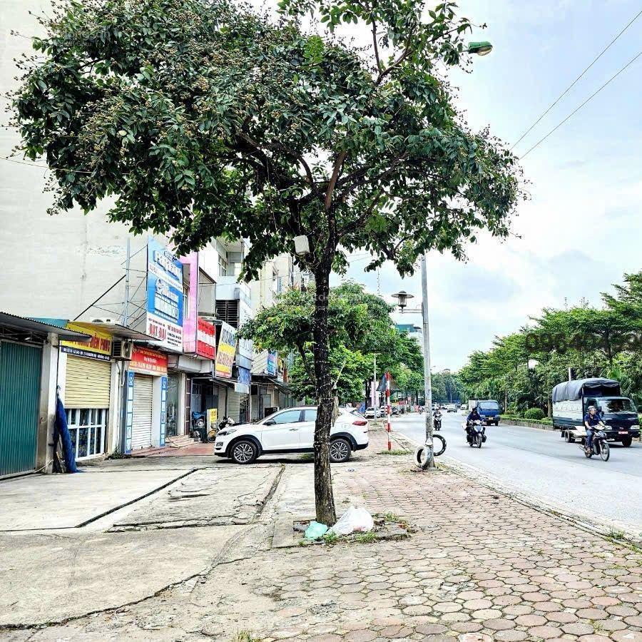 Giảm 2 tỷ, chỉ 68 tỷ, dt 200m2, mt 8m, liền kề mặt đường lê trọng tấn, hà đông, cạnh tòa chung cư