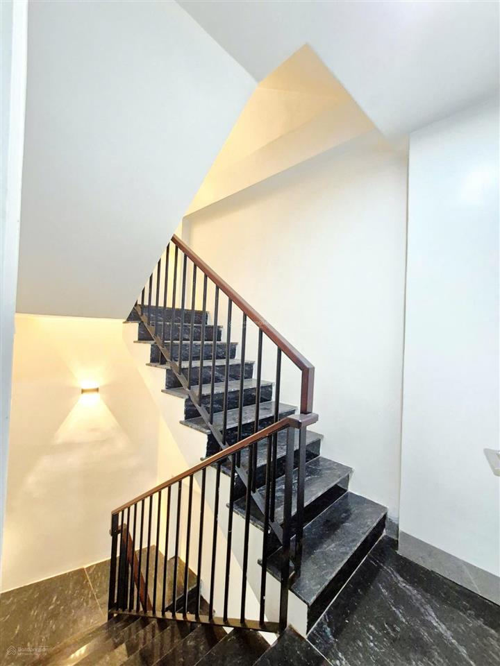 50 tỷ, tòa nhà văn phòng, dt 108m2, mt 15,76m, 8 tầng thang máy, gần bến xe giáp bát