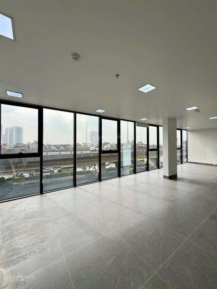50 tỷ, tòa nhà văn phòng, dt 108m2, mt 15,76m, 8 tầng thang máy, gần bến xe giáp bát