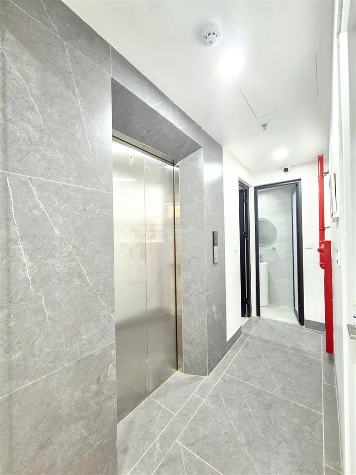 50 tỷ, tòa nhà văn phòng, dt 108m2, mt 15,76m, 8 tầng thang máy, gần bến xe giáp bát