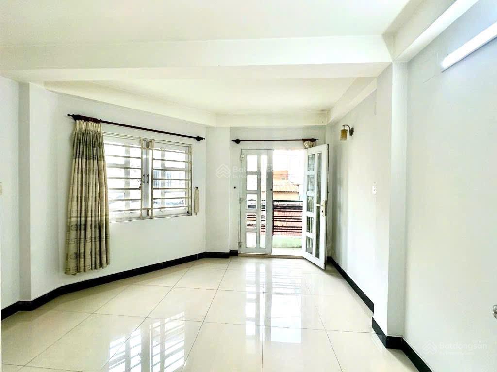 Nhà 4 tầng btct  hẻm kinh doanh thẳng 1 trục  giáp quận 4  hơn 6 tỷ