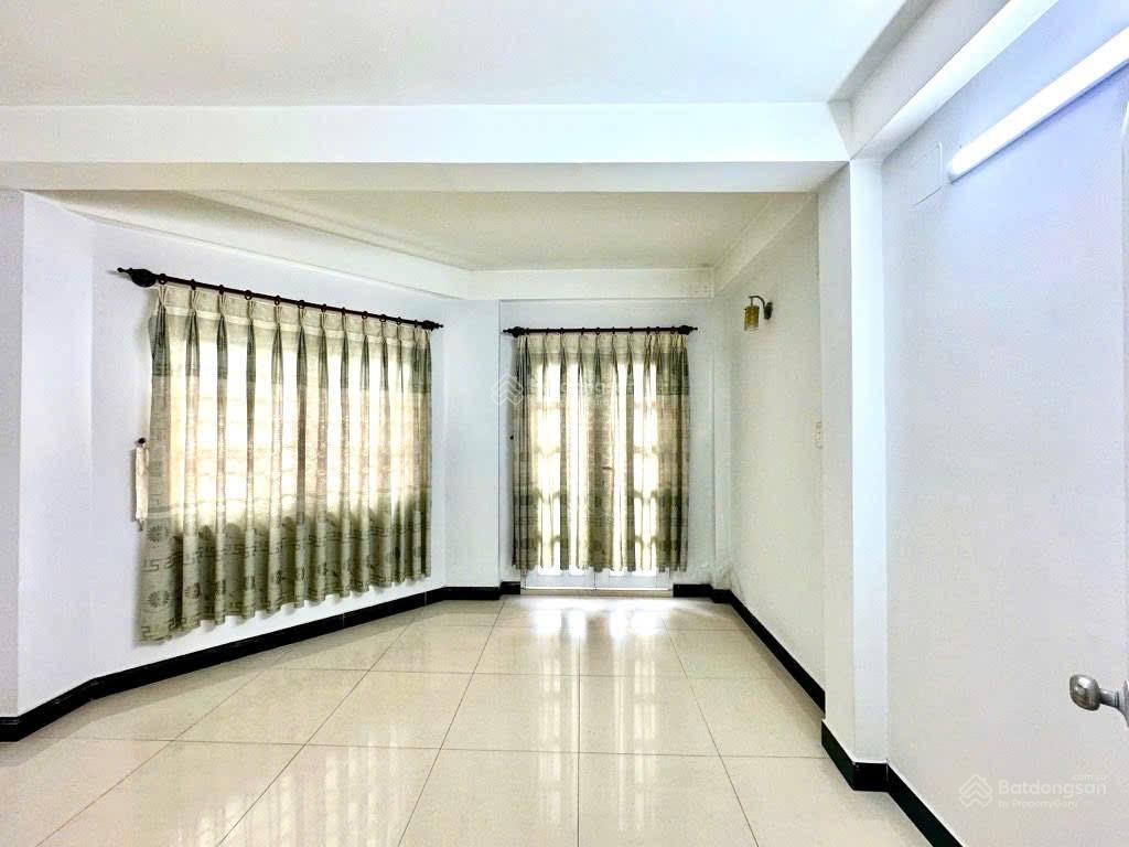 Nhà 4 tầng btct  hẻm kinh doanh thẳng 1 trục  giáp quận 4  hơn 6 tỷ