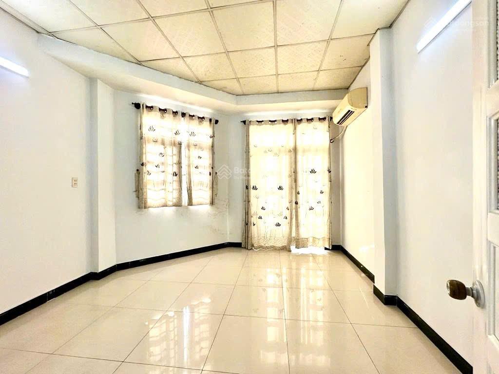 Nhà 4 tầng btct  hẻm kinh doanh thẳng 1 trục  giáp quận 4  hơn 6 tỷ