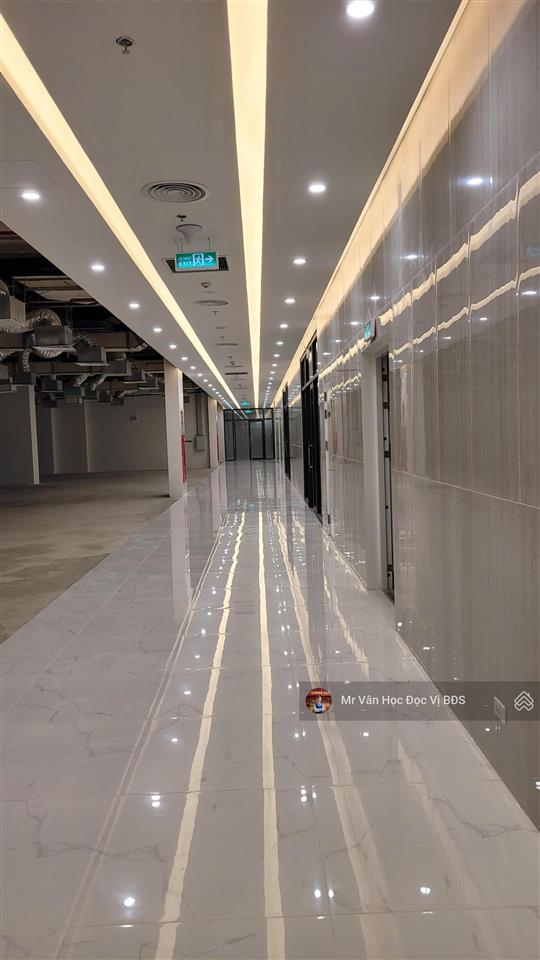 Chỉ 1.3tỷ vốn bàn giao luôn mặt bằng kd 66m2 tại khối đế t2  rox tower,  0386 768 *** để xem da