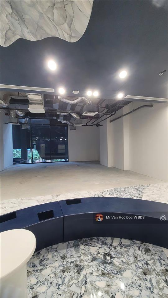 Chỉ 1.3tỷ vốn bàn giao luôn mặt bằng kd 66m2 tại khối đế t2  rox tower,  0386 768 *** để xem da