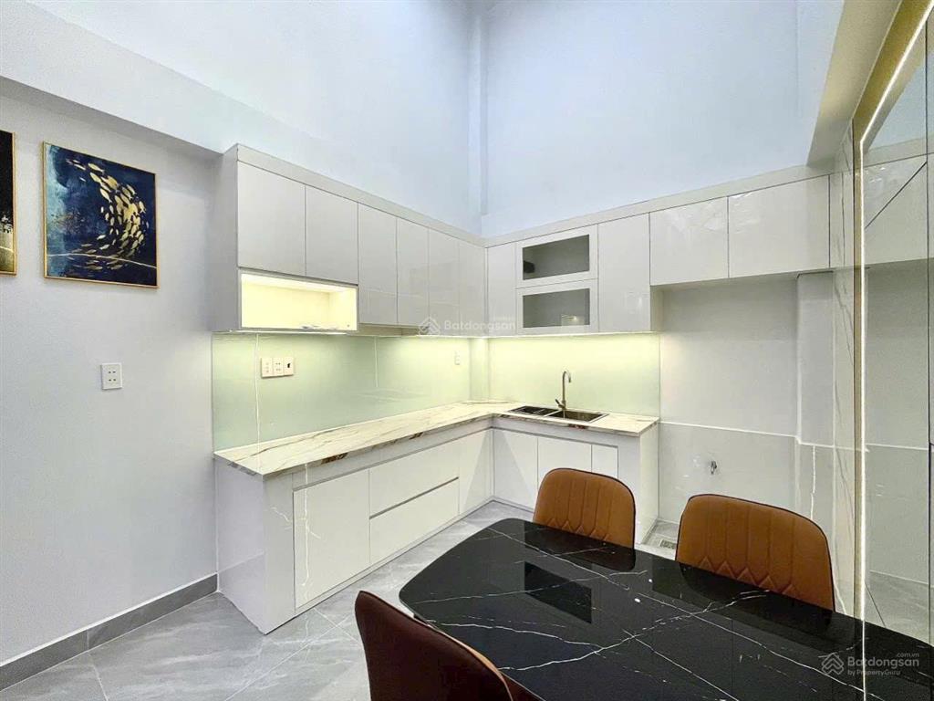 Căn 36.9m² hẻm 5m nguyễn thiện thuật, q3 giá 7 tỷ 100. xây 3 tầng lửng, sổ sẵn, gần trường học