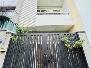 Bán gấp 9,9 tỷ. nhà hẻm 5m trần hữu trang, phú nhuận 63,8m² xây 1 trệt 2 lầu. sổ hồng riêng