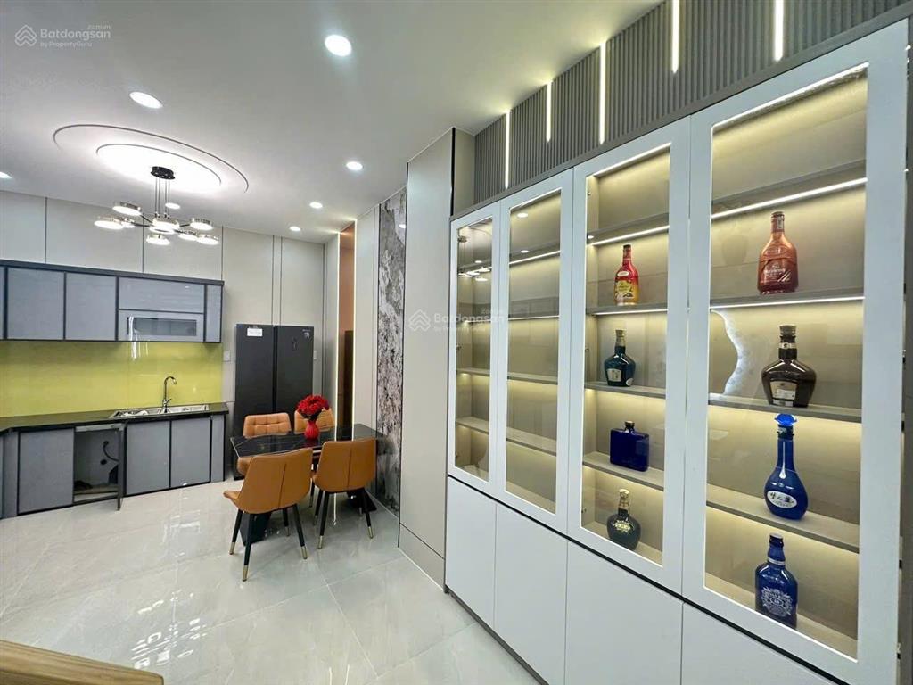 Căn 38m2 vũ tùng, bình thạnh giá 1 tỷ 550. gần chợ bà chiểu, xây 2 tầng. hẻm 5m, sổ riêng
