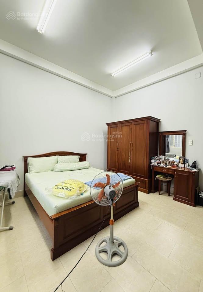 Gấp nhà 63.8m² trần hữu trang, phú nhuận. xây 1 trệt 2 lầu, hẻm 5m. sổ hồng riêng