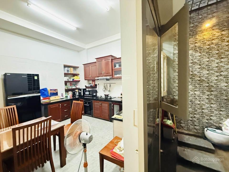 Gấp nhà 63.8m² trần hữu trang, phú nhuận. xây 1 trệt 2 lầu, hẻm 5m. sổ hồng riêng