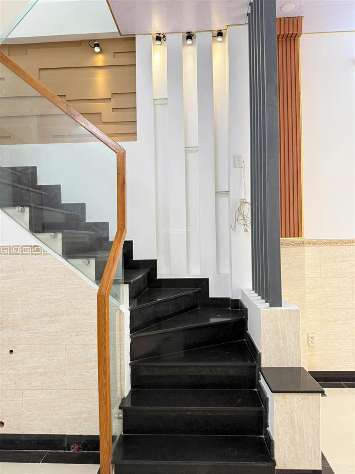 Bán gấp nhà 62,3m² hẻm 6m quốc lộ 13, bình thạnh gần đh hutech. xây 4 tầng đúc, sổ sẵn
