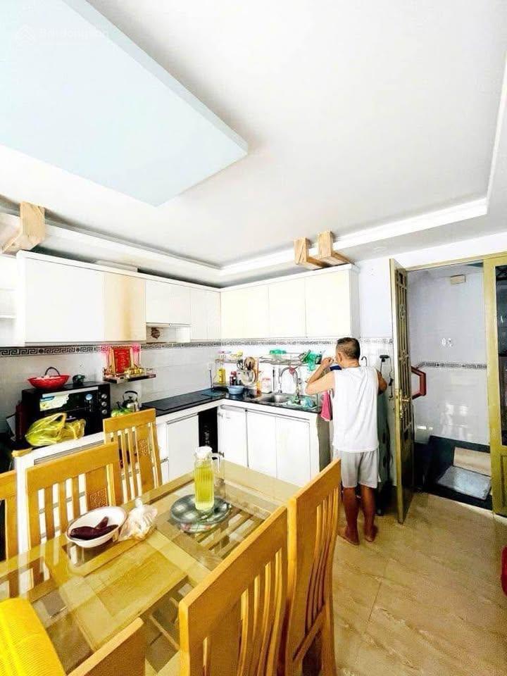 Chủ kẹt bán với hơn 3 tỷ nhỉnh. nhà 54m² trần quang diệu, q3 gần bv an sinh. hẻm 6m xây 4 tầng, shr
