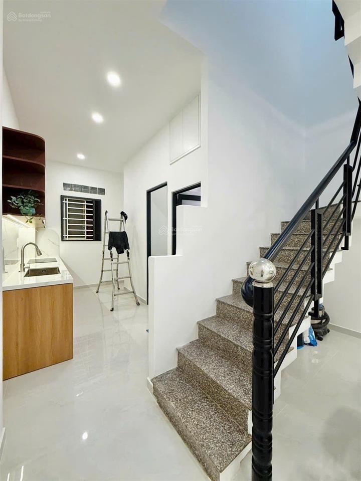 Siêu phẩm 49.3m² hoàng việt gần bờ kè, giá 4 tỷ 150. xây 1 trệt 2 lầu, hẻm oto, sổ riêng sẵn