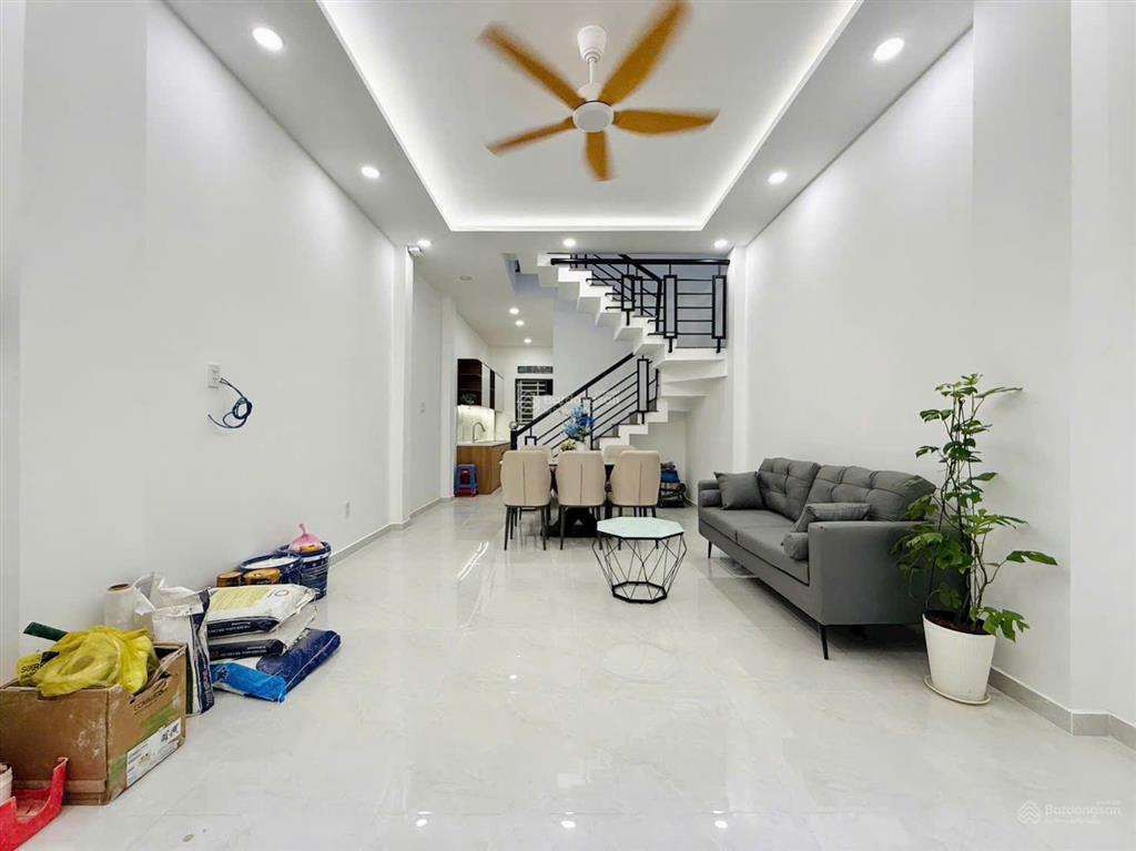 Siêu phẩm 49.3m² hoàng việt gần bờ kè, giá 4 tỷ 150. xây 1 trệt 2 lầu, hẻm oto, sổ riêng sẵn