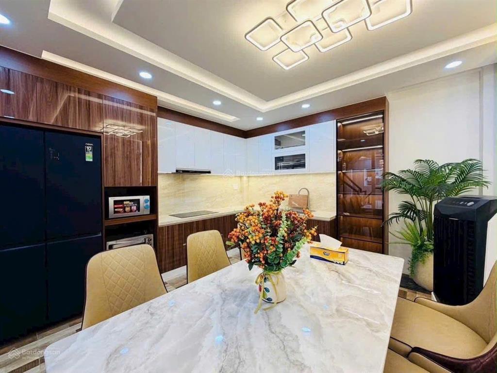 Nhà đẹp hẻm 5m nơ trang long, bình thạnh giá 3 tỷ 100. gần chợ nguyễn xí, xây trệt 3 lầu. sổ riêng