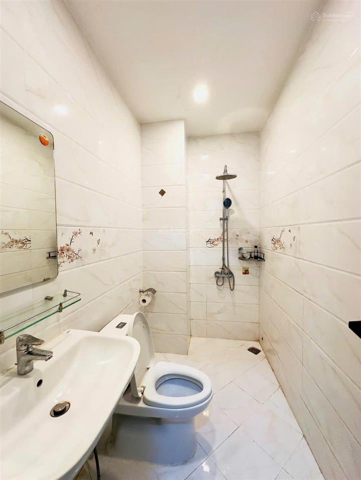 Giảm sâu gần 200tr. căn 50.4m² bùi đình túy gần ngã 4 hàng xanh. xây 1 trệt 3 lầu, hẻm oto