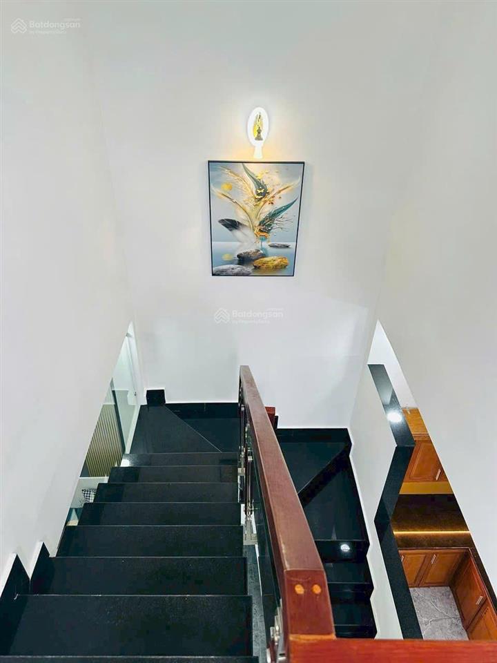 Nhà đẹp xinh chưa tới 10 tỷ. căn 70m² xuân thủy xây 1 trệt 1 lầu. gần ga metro, hẻm oto, sổ riêng