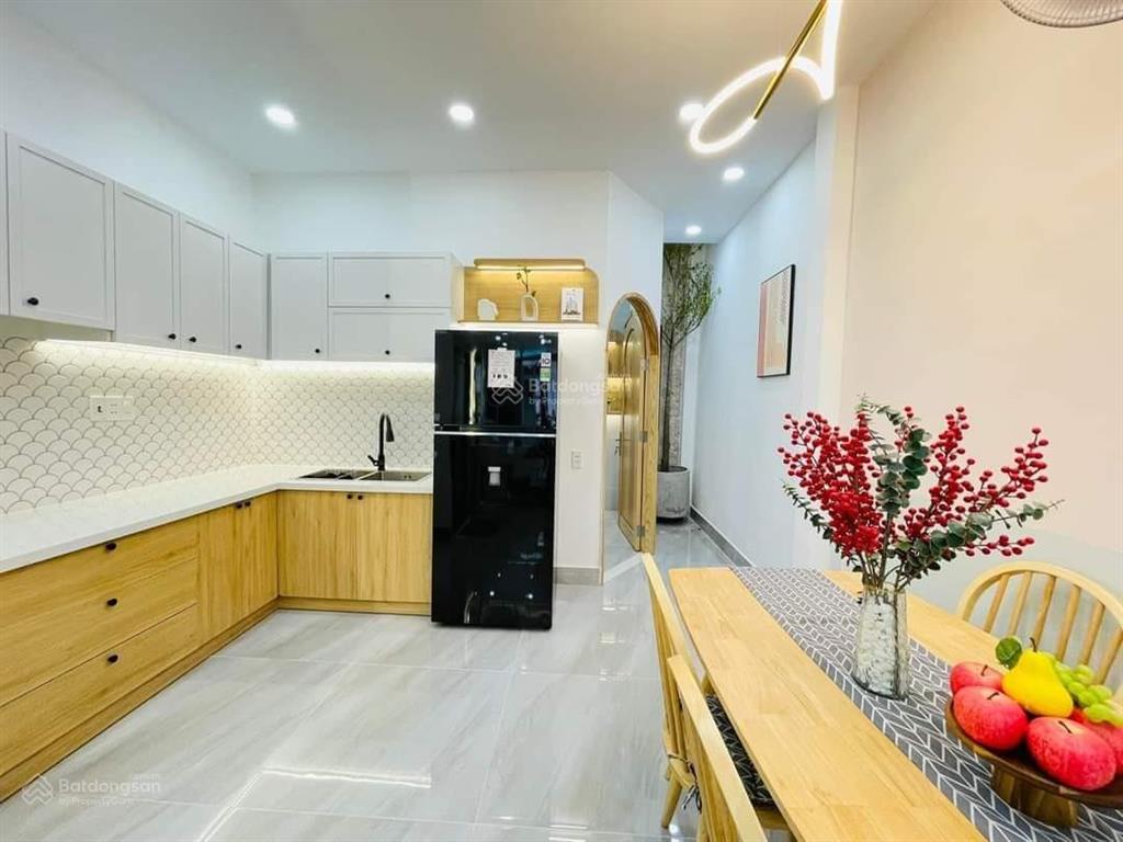 Gần công viên. nhà 31m² cao thắng q3 xây 1 trệt 1 lầu, giá 2 tỷ 550. sổ sẵn, hẻm 4m, còn bớt chút