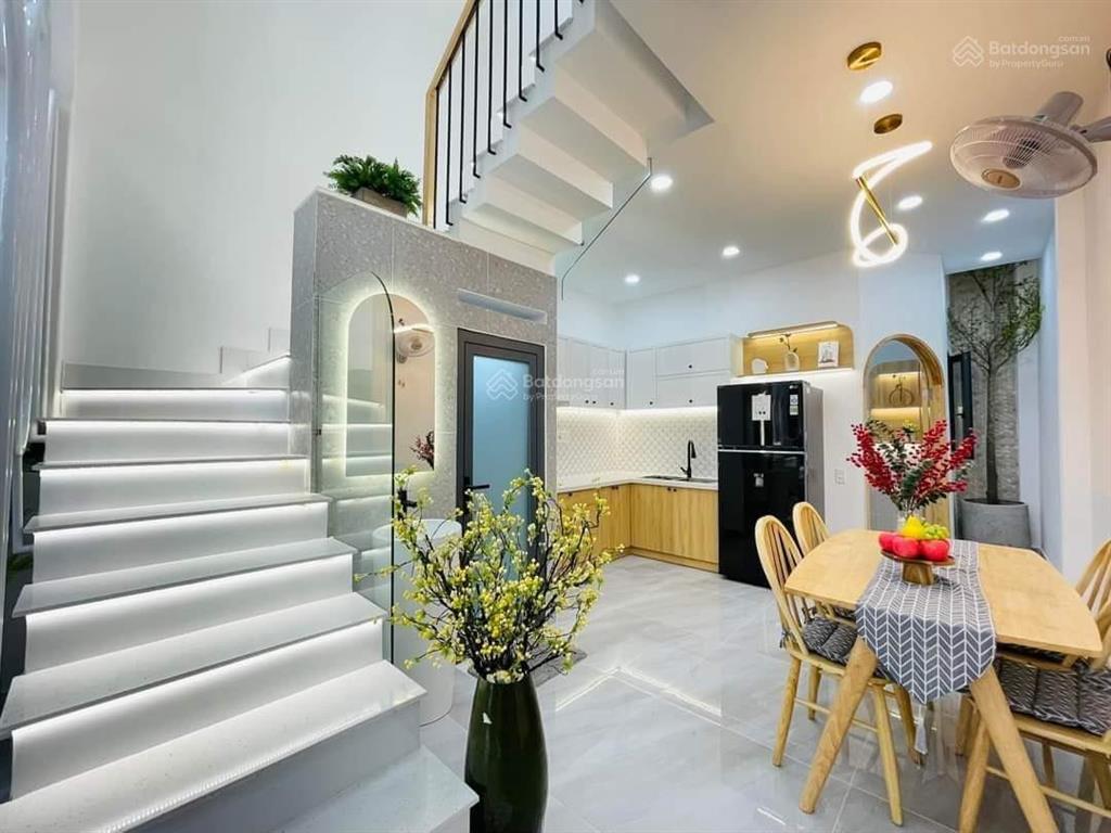 Gần công viên. nhà 31m² cao thắng q3 xây 1 trệt 1 lầu, giá 2 tỷ 550. sổ sẵn, hẻm 4m, còn bớt chút