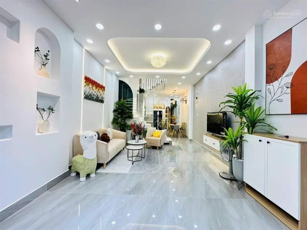 Gần công viên. nhà 31m² cao thắng q3 xây 1 trệt 1 lầu, giá 2 tỷ 550. sổ sẵn, hẻm 4m, còn bớt chút