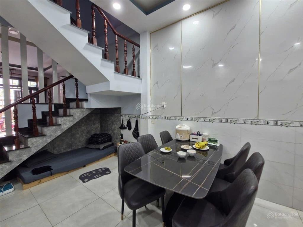 Nhà 2 lầu 1 trệt 4x14m gần nhà thờ, khiết tâm , trường học 1,2,3 100m đường 6m xe hơi tận nhà