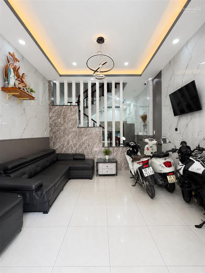 Nhà 2 lầu 1 trệt 4x14m gần nhà thờ, khiết tâm , trường học 1,2,3 100m đường 6m xe hơi tận nhà