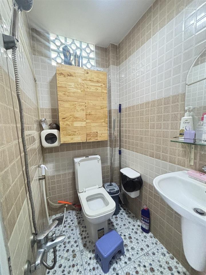 Nhà 2 lầu 1 trệt 4x14m gần nhà thờ, khiết tâm , trường học 1,2,3 100m đường 6m xe hơi tận nhà