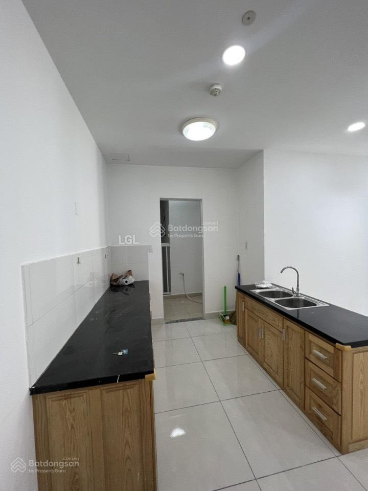 Cho thuê tara  ở liền 85m2 2pn 2wc trống  10 triệu  có máy lạnh + rèm