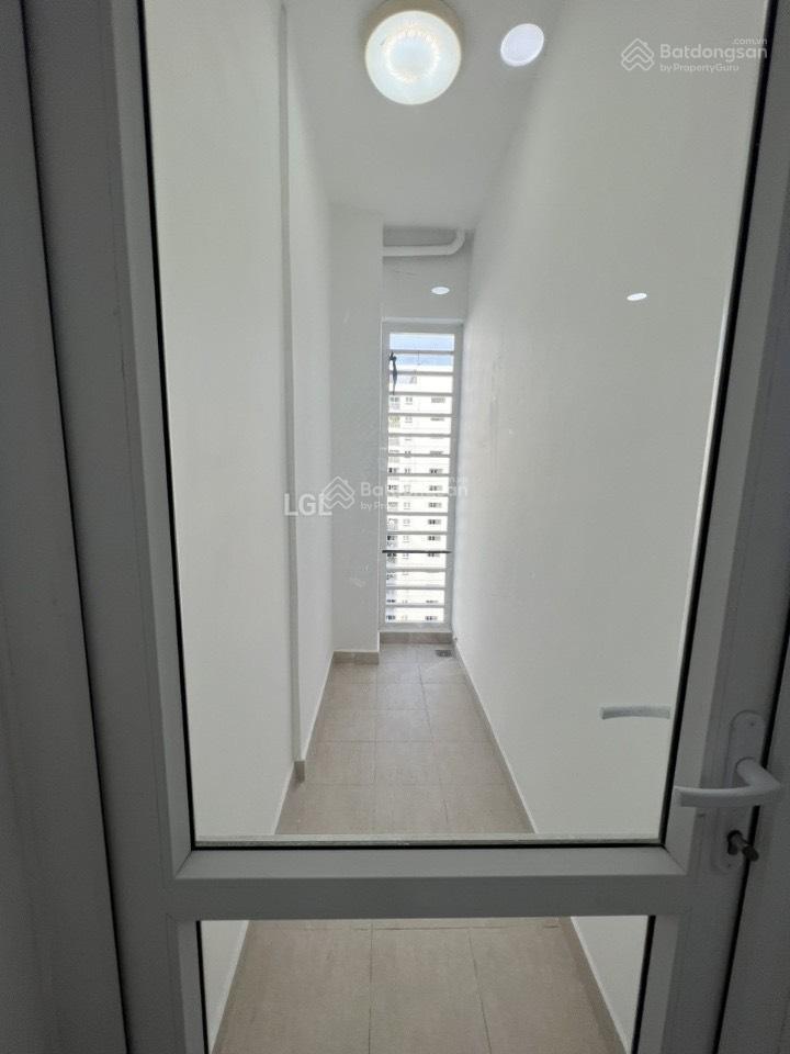 Cho thuê tara  ở liền 85m2 2pn 2wc trống  10 triệu  có máy lạnh + rèm