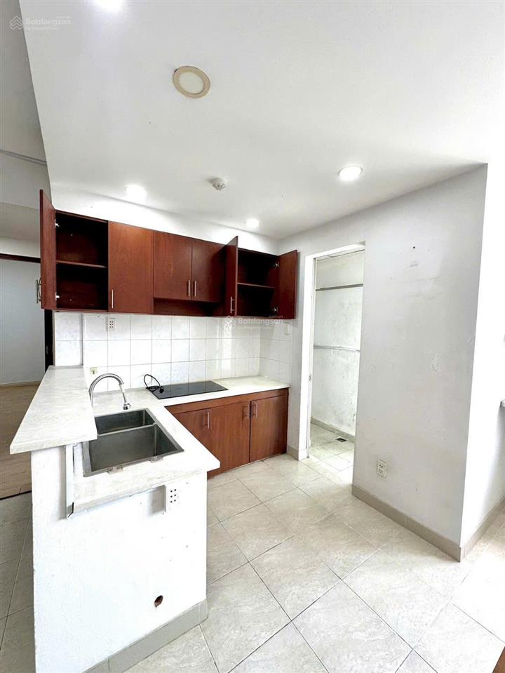 Trả thẳng 2 tỷ 580tr bao sang tên chung cư d1 p7 q8 cần bán 71m2 2 phòng 1wc nhà trống